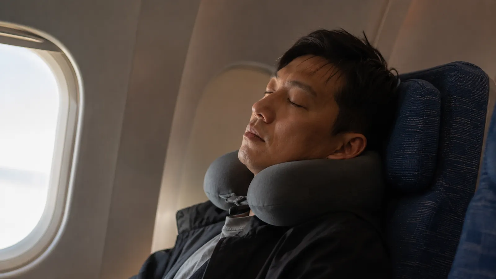 10 Reasons a Memory Foam Neck Pillow Beats an Inflatable One Every Time